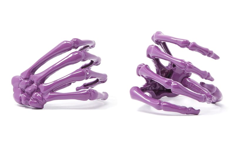 Raf Simons から手の骨をかたどったスケルトンブレスレットが登場