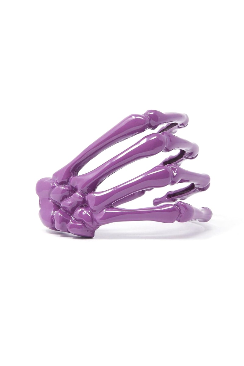 ラフシモンズから手骨を忠実に再現した“スケルトン”ブレスレットが登場 Raf Simons Skeleton Bracelet 100% Brass Purple Finish Designer Accessories Jewelry Fall Winter 2021 Runway Piece Machine-A Limited Edition Rare Future Archive Halloween