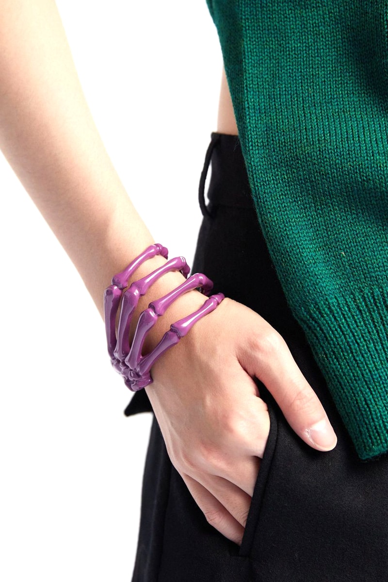 ラフシモンズから手骨を忠実に再現した“スケルトン”ブレスレットが登場 Raf Simons Skeleton Bracelet 100% Brass Purple Finish Designer Accessories Jewelry Fall Winter 2021 Runway Piece Machine-A Limited Edition Rare Future Archive Halloween