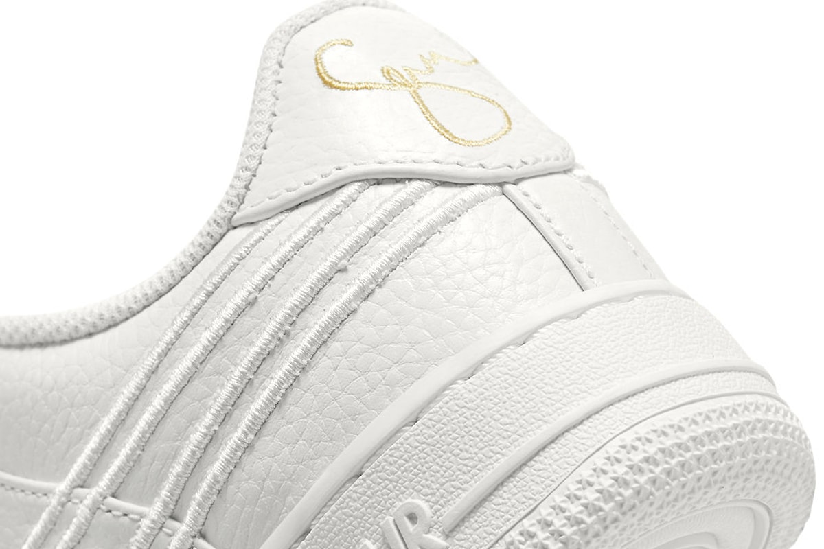 セリーナ・ウィリアムズ x ナイキがシューレースレスの新作エアフォース 1を発売 Serena Williams Releases a Special Edition Nike Air Force 1 LXX Zip white gold zipper tumbled leather 10 4 01 signatures graphic insole dual embroidered swoosh release info