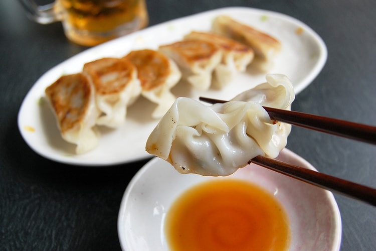 食べログがユーザーから高い評価を得る“餃子 百名店 2021”を発表