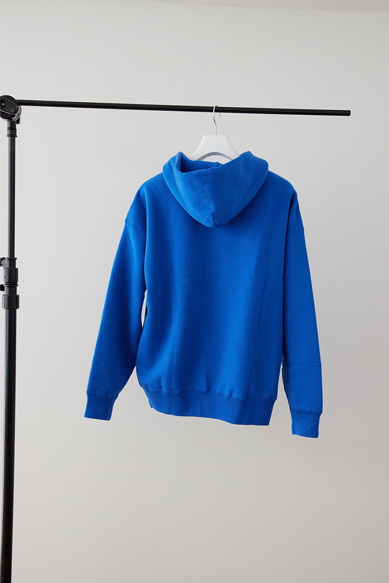 5525ギャラリー x オーラリー 5525gallery から AURALEE との新作コラボフーディが発売 