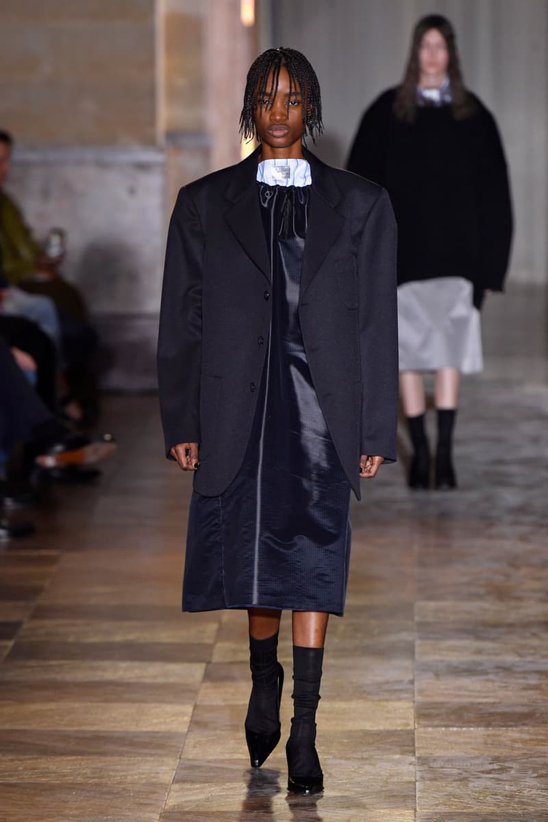 ラフ シモンズ2022年春夏コレクション Raf Simons’ SS22 Collection Reimagines Gendered Silhouettes