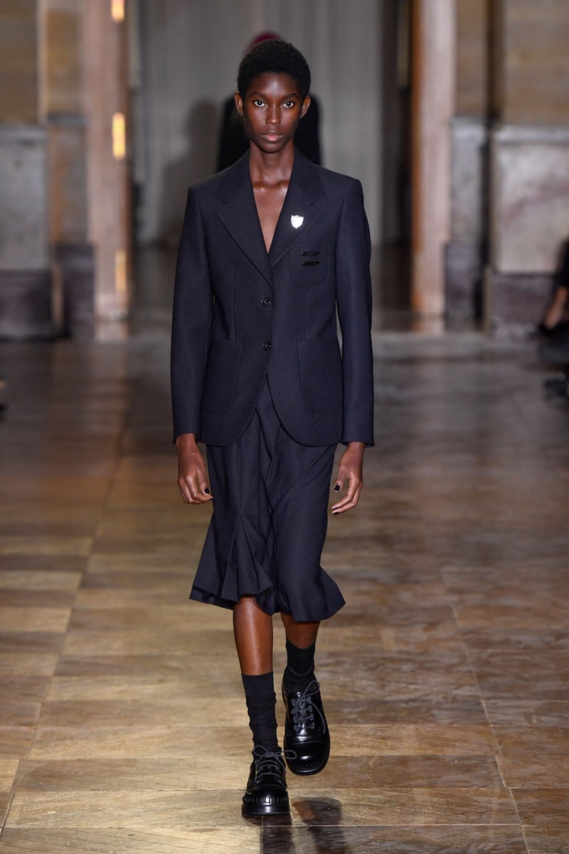 ラフ シモンズ2022年春夏コレクション Raf Simons’ SS22 Collection Reimagines Gendered Silhouettes