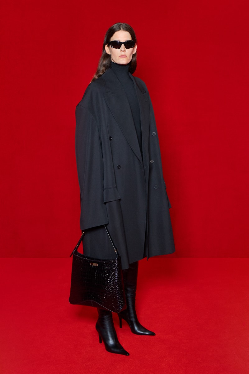 Balenciaga SS22 Reinterprets the Classic Hollywood Red Carpet Balenciaga Spring/Summer 2022 Collection Lookbook simpsons 