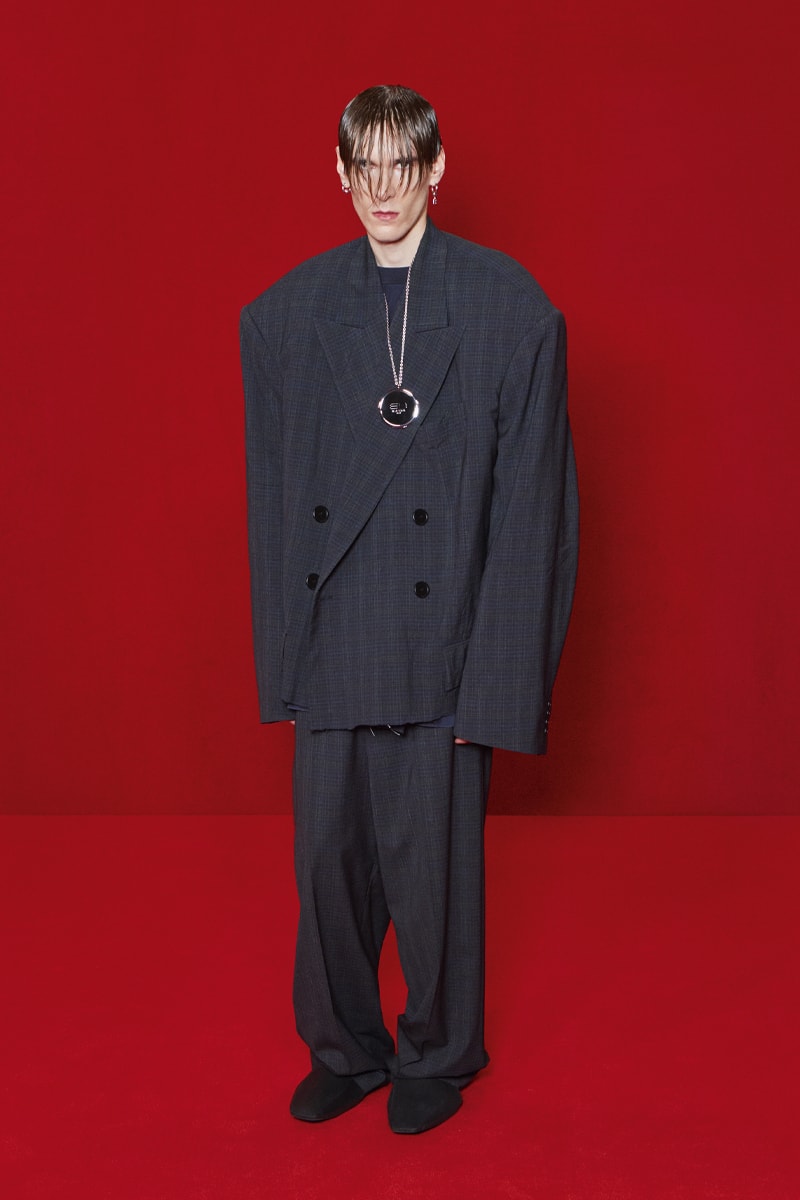 Balenciaga SS22 Reinterprets the Classic Hollywood Red Carpet Balenciaga Spring/Summer 2022 Collection Lookbook simpsons 