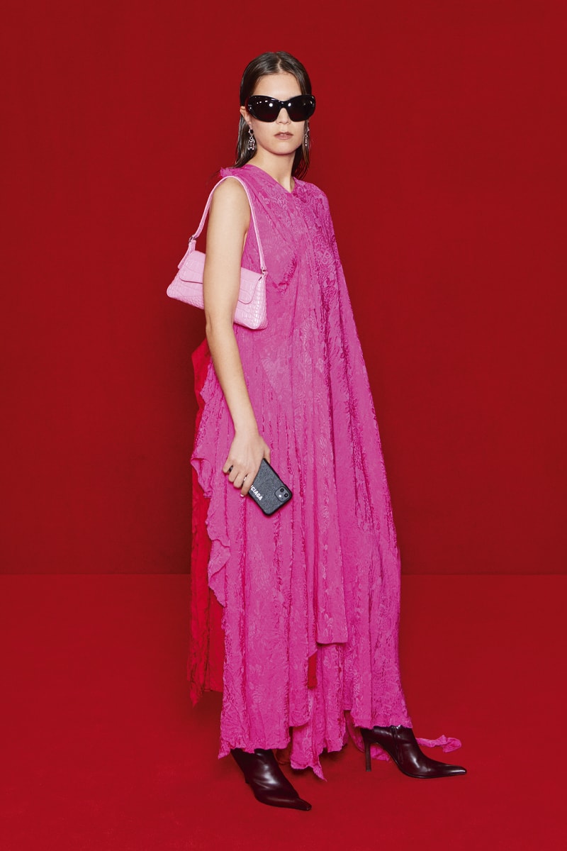 Balenciaga SS22 Reinterprets the Classic Hollywood Red Carpet Balenciaga Spring/Summer 2022 Collection Lookbook simpsons 