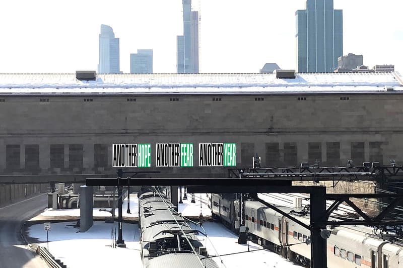 バーバラ・クルーガーがキャリア最大規模の展覧会をシカゴで開催中 Barbara Kruger Art Institute of Chicago Exhibition