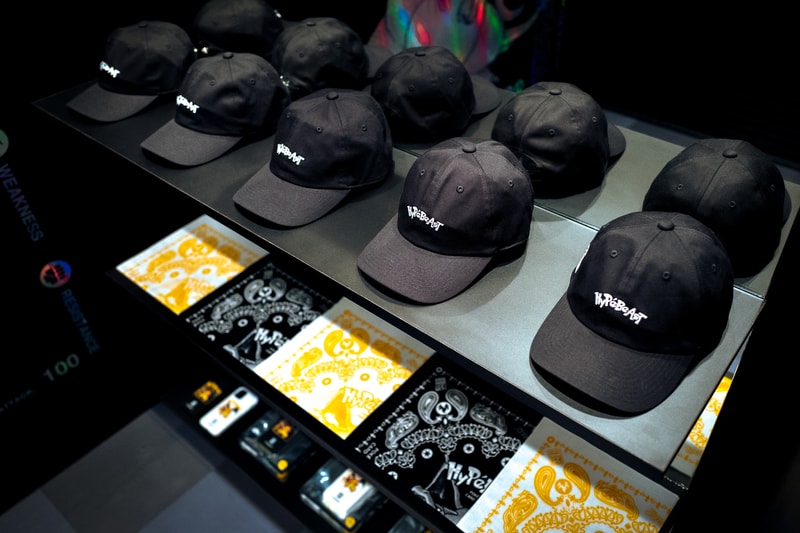 ハイプビースト x ポケモンカードゲームのポップアップ第1弾に潜入 Hypebeast pokemon tcg 25th anniversary Sino Centre Popup closer look Charizard Mong Kok Hong Kong trading card game TCG retail