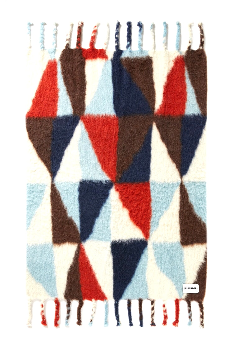 ジルサンダー +から秋冬シーズンに最適なウールモヘア製ブランケットが登場 Jil Sander+ Mohair Wool Blankets Fall Winter 2021 Shawl Large Scarf Lenny Kravitz Look Luke Lucie Meier Release Information FW21