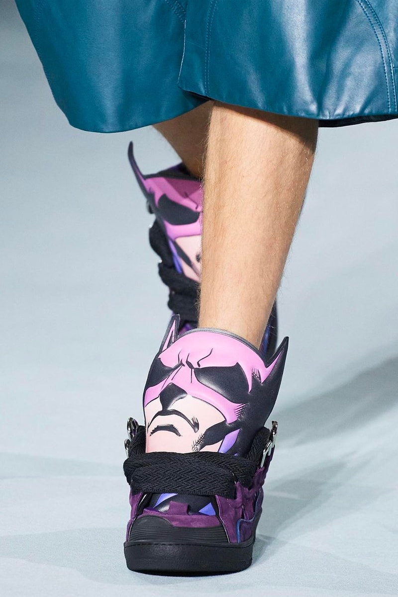 ランバンが2022年春夏コレクションで『バットマン』とのコラボアイテムを発表 Lanvin Curb Sneaker Batman Mask Paris Fashion Week 2021 SS21 Warner Bros. DC Comics Superhero Vigilante Collaboration Closer Look Runway Suit Blazer The Joker