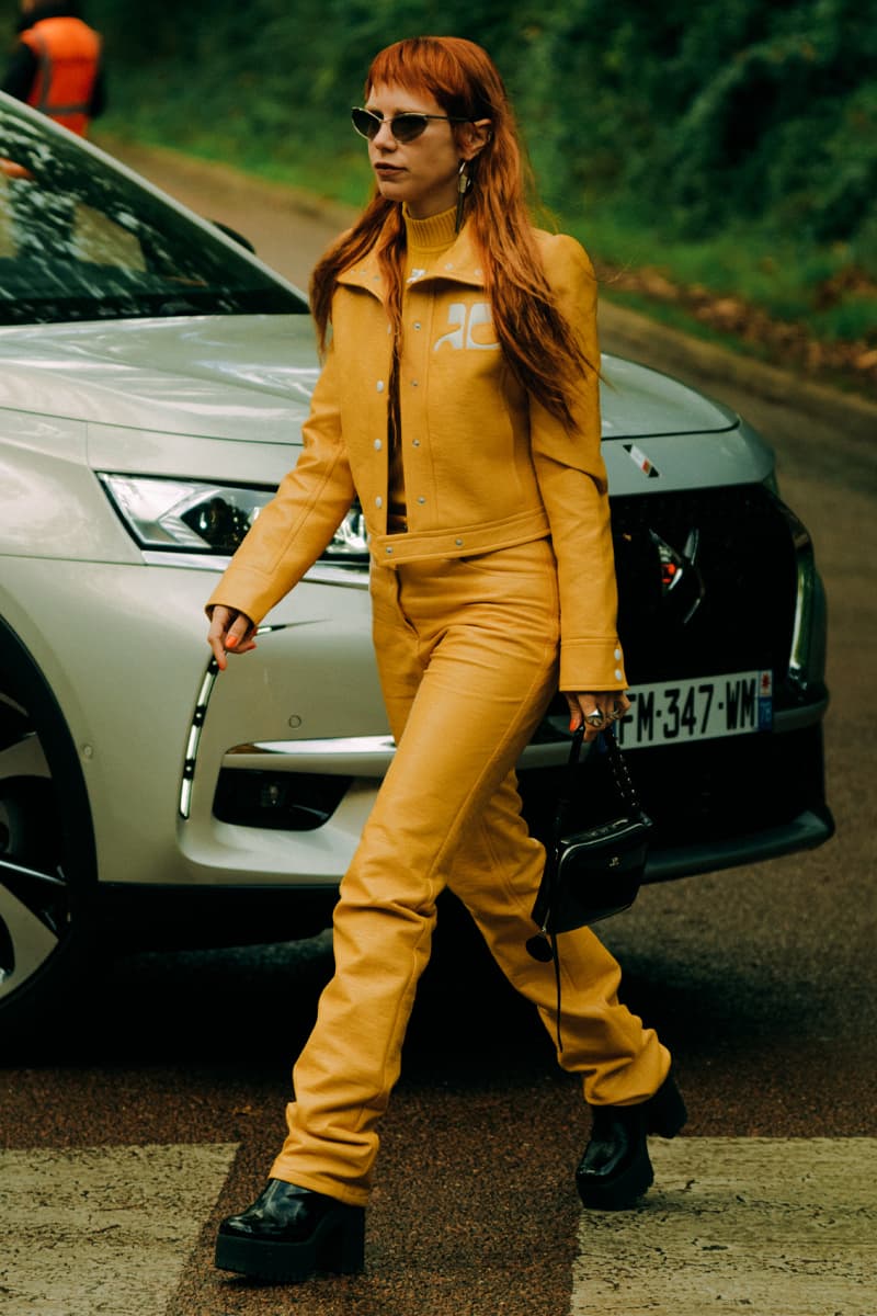 ストリートスタイル：22年春夏パリ・ファッションウィーク・ウィメンズ  Paris Fashion Week SS22 Women Street Style Looks pfw louis vuitton balenciaga givenchy miu miu thom browne fashion Paris Fashion Week SS22 Street Style Paris Fashion Week ss22 Street Style Shows off Masterful Layering and Oversized Tailoring streetstyle street style