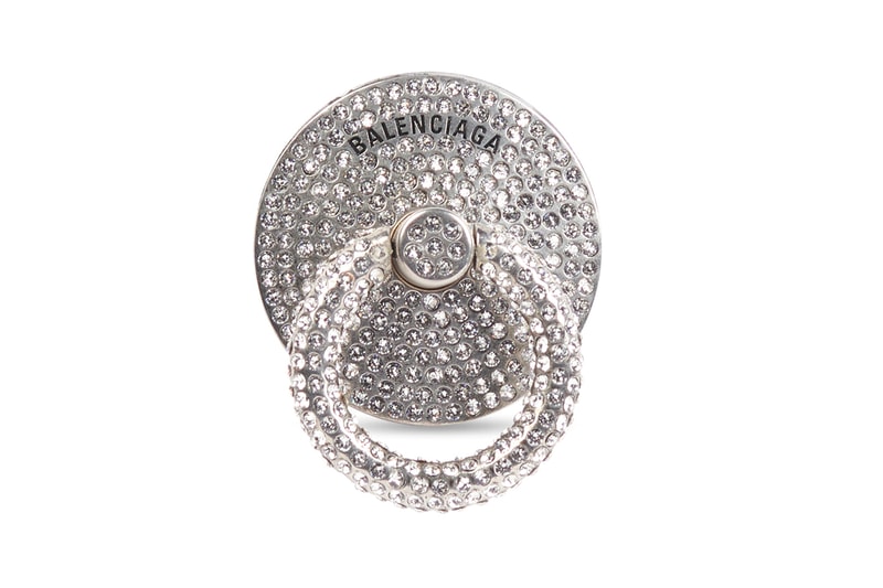 Balenciaga からまばゆく光るストーンを敷き詰めた AirPods ケースとリングが登場 Balenciaga Glam Apple AirPods Earpods Case Aged Silver Brass White Clear Rinestones Phone Ring Holder Demna Gvasalia Fall Winter 2021 Tech Accessories Paris Hilton Y2K Glamor Glitzy Diamond Shiney