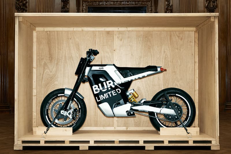 Burberry がフランスのバイクメーカー DAB Motors とのコラボレーション電動バイクを発売