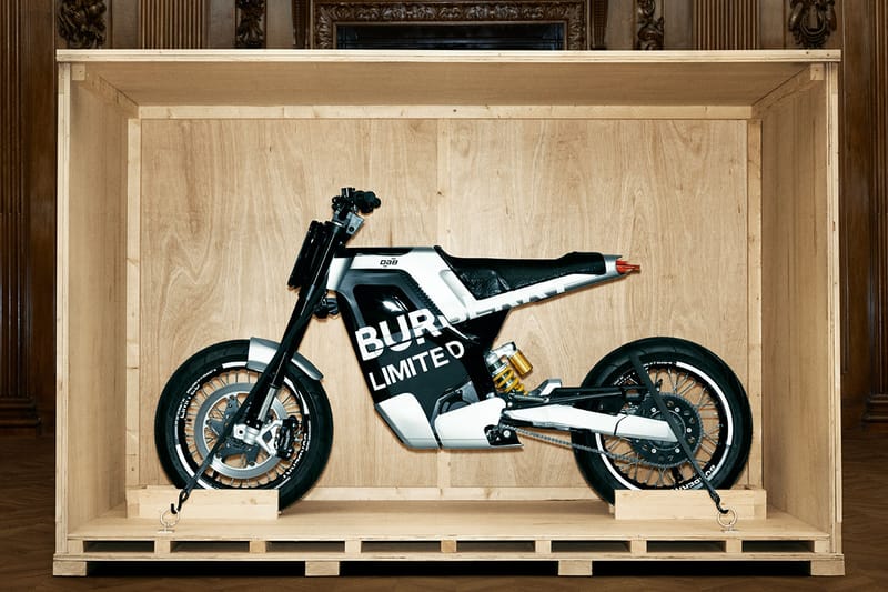 Burberry からフランスのバイクメーカー DAB Motors とのコラボレーション電動バイクが発売
