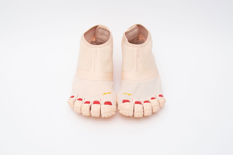 スイコック x ミドリカワがコラボフットウェア SUICOKE x Midorikawa が、カラーネイルをあしらった Vibram FiveFingers を発表