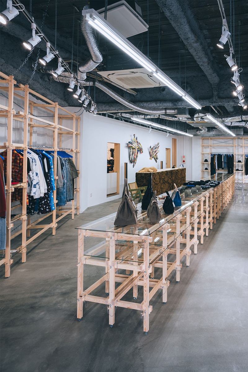 セレクトショップ&カフェ New C's Studio. が新宿5丁目にオープン 〈Yohji Yamamoto（ヨウジヤマモト）〉〈©SAINT Mxxxxxx（セントマイケル）〉〈BED j.w. FORD（ベッドフォード）〉〈Sasquatchfabrix.（サスクワァッチファブリックス）〉〈ALMOSTBLACK（オールモストブラック）〉