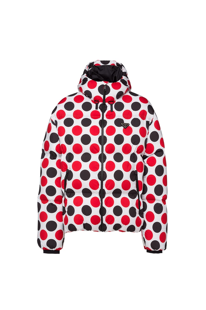 Prada がウィンタースポーツをテーマとしたインスタレーションを開催