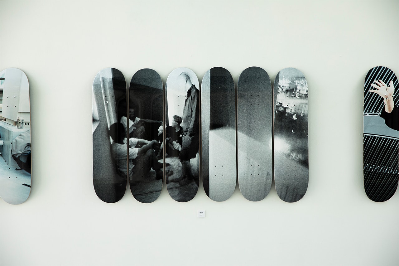 野村訓市、エビセンスケートボードらが仕掛けるスケートボードデッキを使った実験的写真展に潜入 silkmaster sb kunichi nomura evisen skateboards indecks photo exhibition