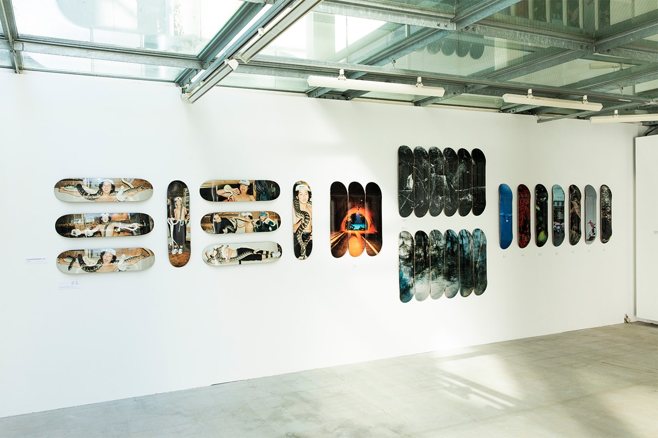 野村訓市、エビセンスケートボードらが仕掛けるスケートボードデッキを使った実験的写真展に潜入 silkmaster sb kunichi nomura evisen skateboards indecks photo exhibition