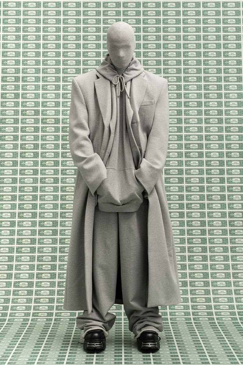 ヴェトモン 2022年秋冬コレクション Vetements FW22 Is All About Affluence in the New Era of Cryptocurrency bitcoin wealth millionaires onlyfans digital layering gransformable pieces vetements xnew rock vpn 