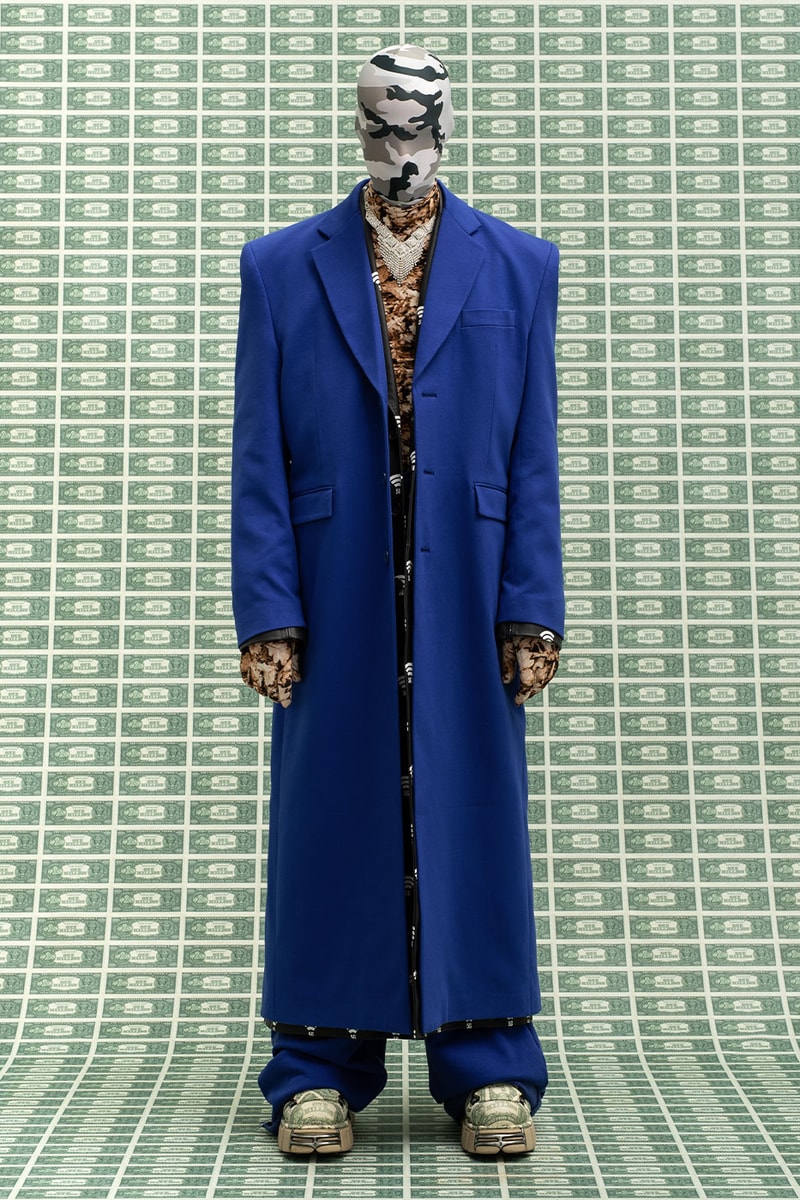 ヴェトモン 2022年秋冬コレクション Vetements FW22 Is All About Affluence in the New Era of Cryptocurrency bitcoin wealth millionaires onlyfans digital layering gransformable pieces vetements xnew rock vpn 