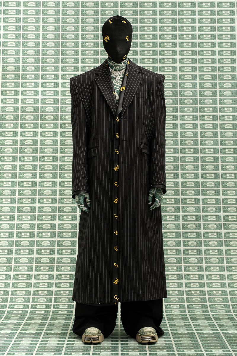 ヴェトモン 2022年秋冬コレクション Vetements FW22 Is All About Affluence in the New Era of Cryptocurrency bitcoin wealth millionaires onlyfans digital layering gransformable pieces vetements xnew rock vpn 