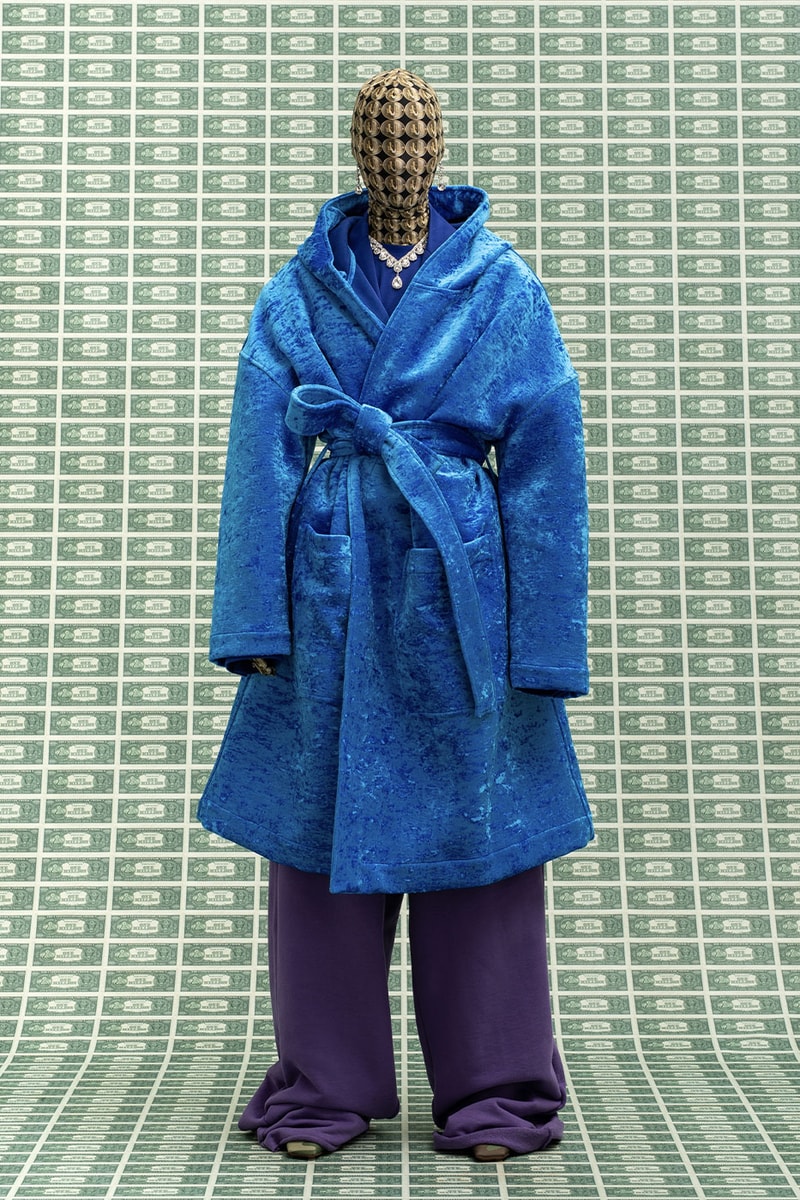 ヴェトモン 2022年秋冬コレクション Vetements FW22 Is All About Affluence in the New Era of Cryptocurrency bitcoin wealth millionaires onlyfans digital layering gransformable pieces vetements xnew rock vpn 