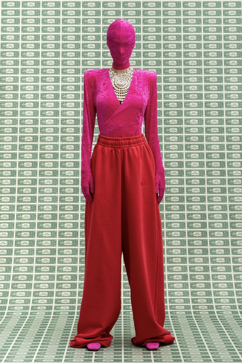 ヴェトモン 2022年秋冬コレクション Vetements FW22 Is All About Affluence in the New Era of Cryptocurrency bitcoin wealth millionaires onlyfans digital layering gransformable pieces vetements xnew rock vpn 