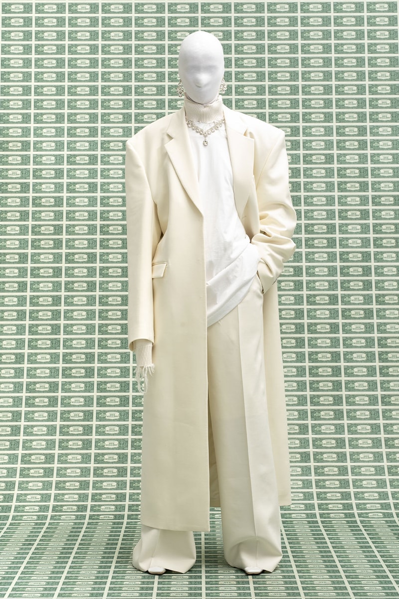 ヴェトモン 2022年秋冬コレクション Vetements FW22 Is All About Affluence in the New Era of Cryptocurrency bitcoin wealth millionaires onlyfans digital layering gransformable pieces vetements xnew rock vpn 
