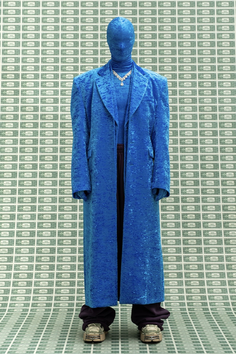 ヴェトモン 2022年秋冬コレクション Vetements FW22 Is All About Affluence in the New Era of Cryptocurrency bitcoin wealth millionaires onlyfans digital layering gransformable pieces vetements xnew rock vpn 