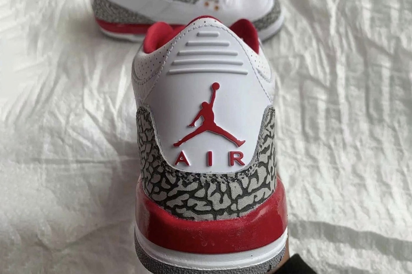 エア ジョーダン 7のオリジナルカラーを纏ったエア ジョーダン 3“カーディナル レッド”のビジュアルが浮上 Air Jordan 3 Cardinal Red First Look Release Info ct8532-126 Date Buy Price 