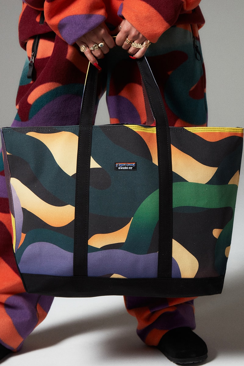 アウェイク ニューヨークが現代アーティスト サム・フリードマンとの最新コラボを発売 sam friedman awake new york beach monoprint tote bag puffer jacket fleece patagonia logo