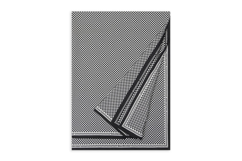 バレンシアガオブジェクトがチェッカーボード柄のビストロテーブルセットを発売 Balenciaga bistro table set tablecloth place mat napkin jacquard made in italy release info