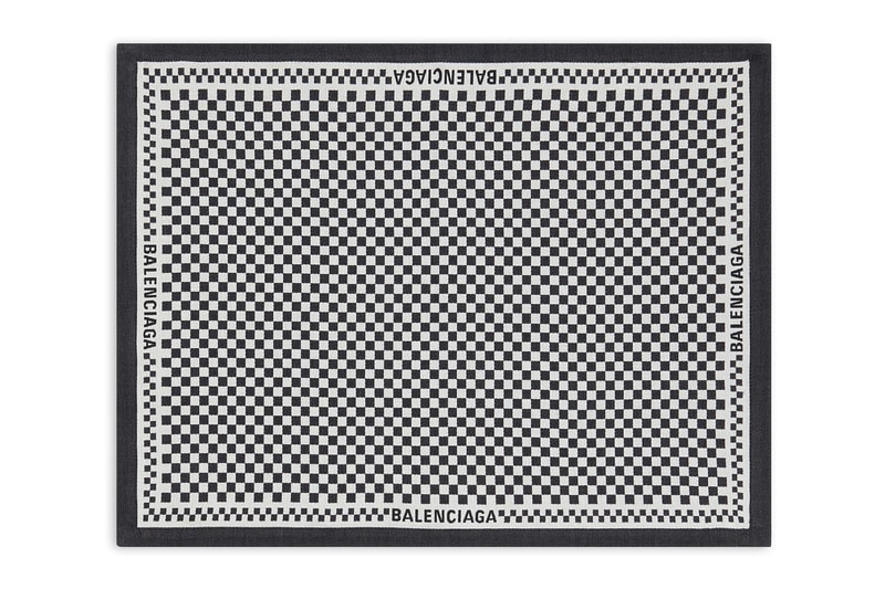 バレンシアガオブジェクトがチェッカーボード柄のビストロテーブルセットを発売 Balenciaga bistro table set tablecloth place mat napkin jacquard made in italy release info