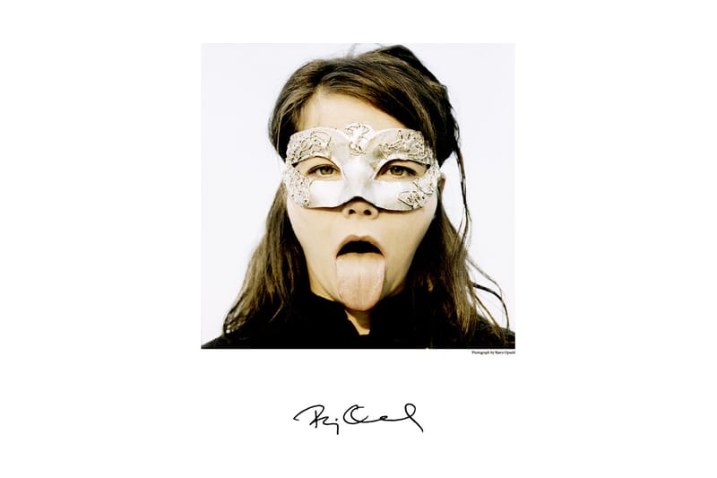 JOURNAL STANDARD から1995年のビョークを捉えた写真家とのコラボアイテムが発売