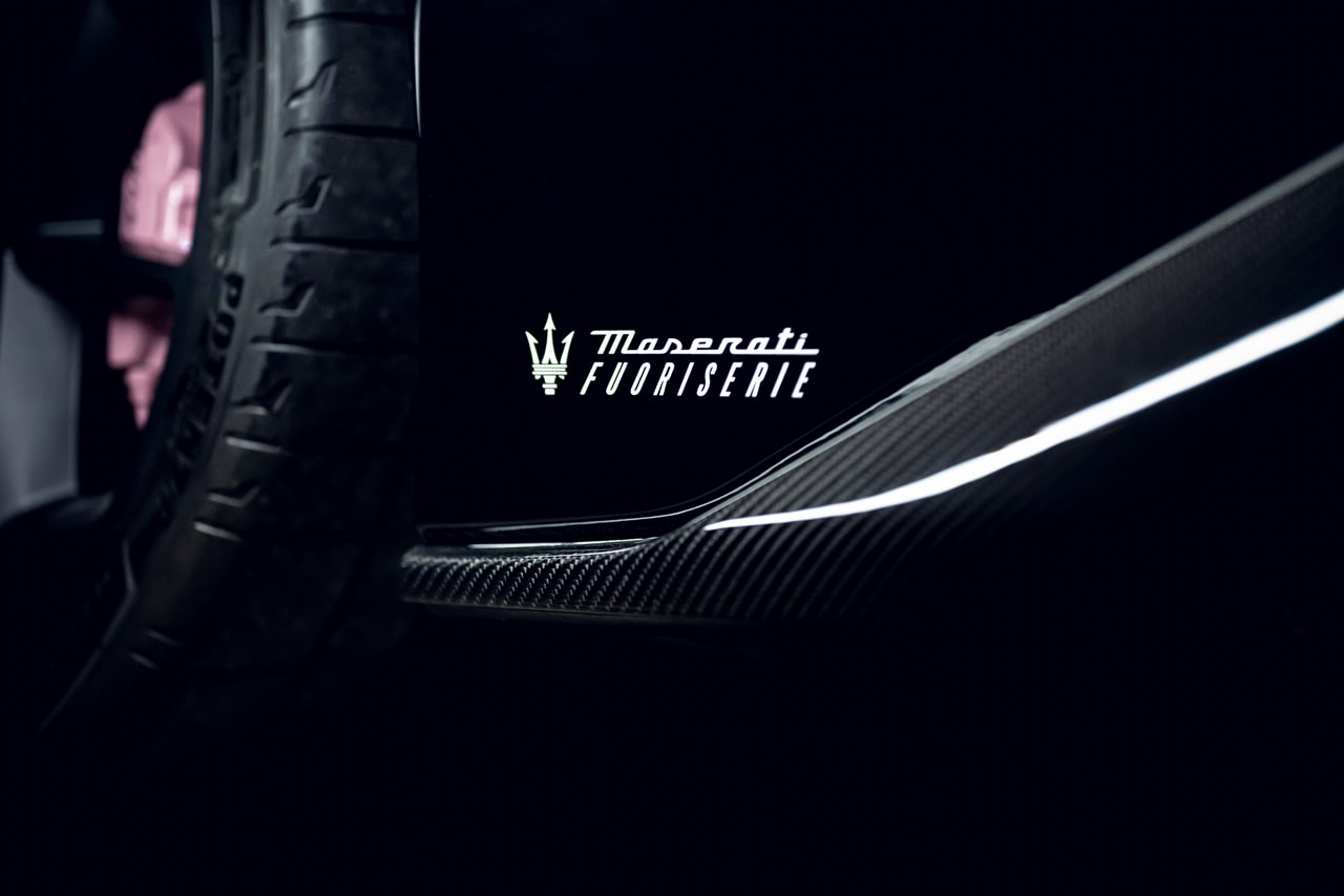 マセラティがデビッド・ベッカムの手掛けた M20 のカスタムモデルを公開 Maserati MC20 Fuoriserie Edition for David Beckham Footballer US Soccer Team Black Pink Blue Custom Italian Supercar V6