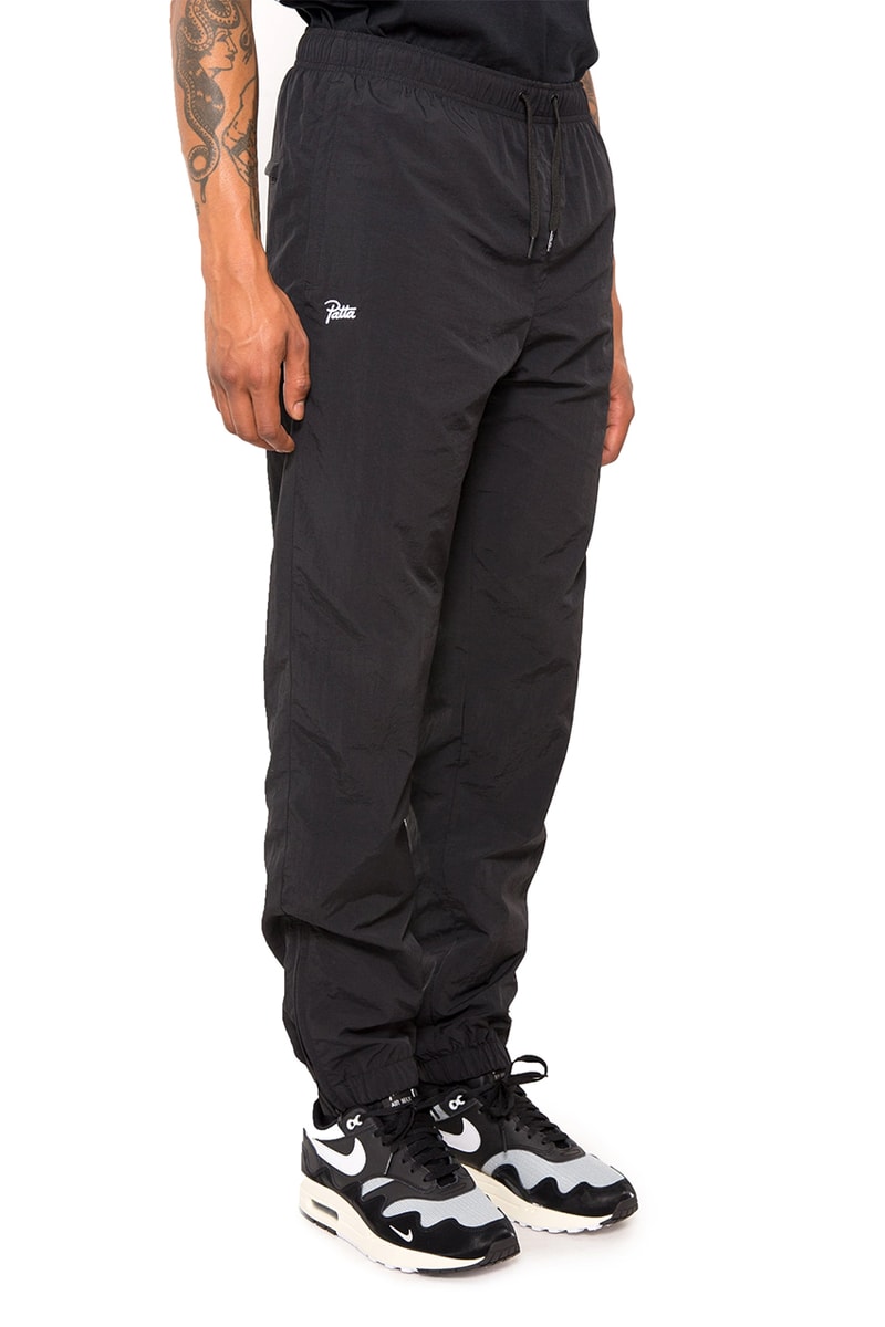 パタ x ナイキ エア マックス 1 “ブラック” のオフィシャルイメージが到着 patta nike air max 1 black metallic silver coconut milk white track suit pants jacket tees release date info store list buying guide photos price 