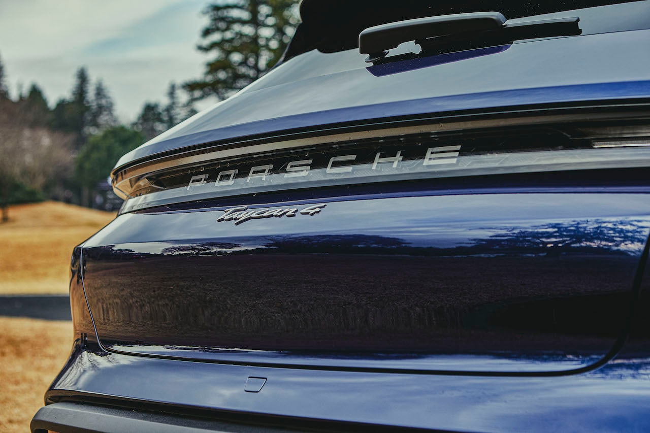 ポルシェ タイカン 4 クロスツーリスモ ハイプゴルフ HYPEGOLF INVITATIONAL に登場した Porsche のTaycan 4 Cross Turismo の魅力とは