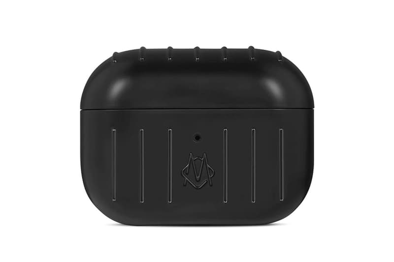 リモワからミニマルなエアポッズ プロ用ケースが登場 RIMOWA’s New Matte Black AirPods Pro Case Has Arrived iPhone Charger Port Wireless