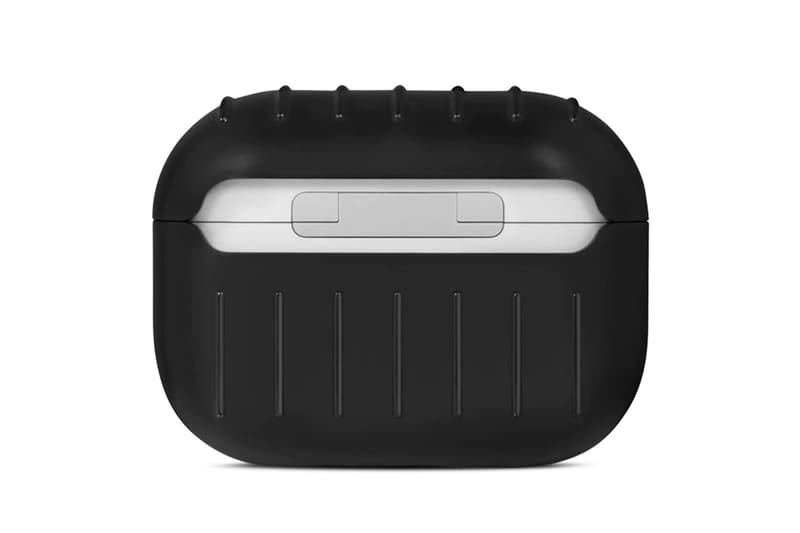 リモワからミニマルなエアポッズ プロ用ケースが登場 RIMOWA’s New Matte Black AirPods Pro Case Has Arrived iPhone Charger Port Wireless