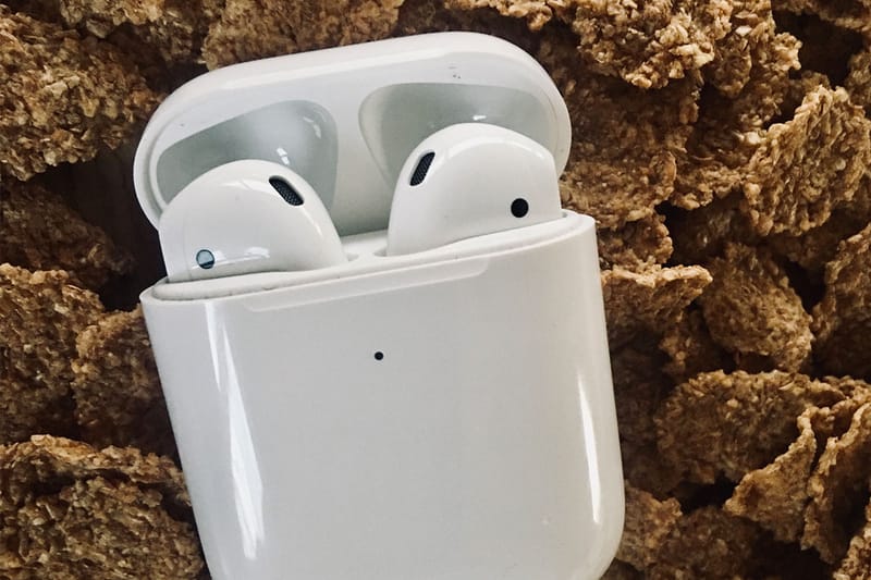 AirPods のハンズフリー機能が頭を強打した60代女性の命を救う