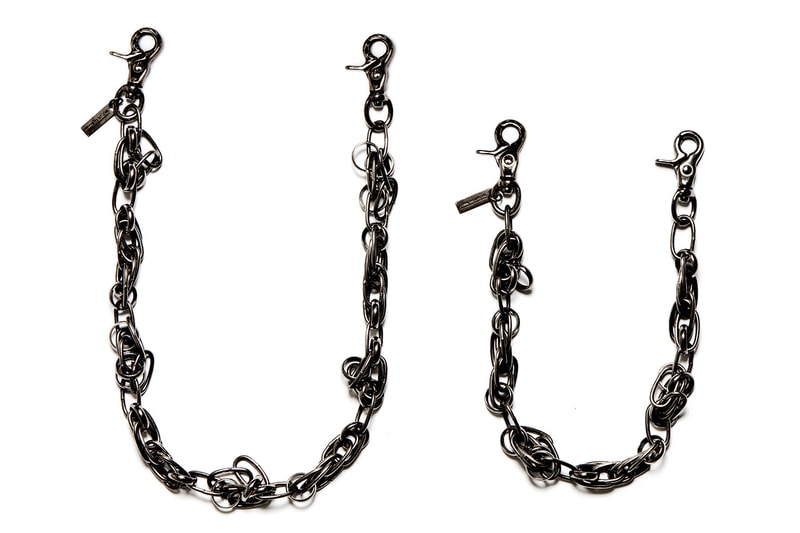 コムデギャルソン COMME des GARÇONS から青山店限定となる漆黒のアクセサリー3型がドロップ 