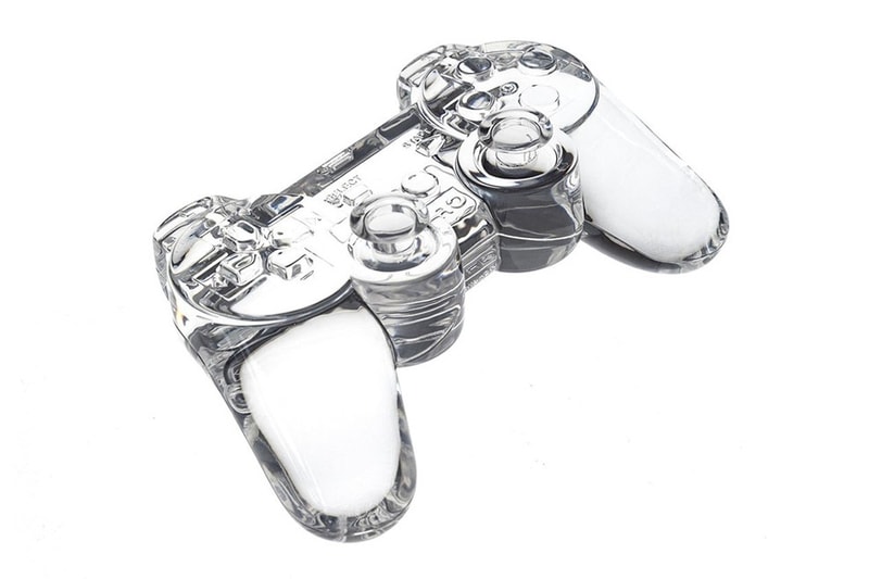 ダニエル・アーシャムがプレステのコントローラーをかたどった新作スカルプチャー “Crystal Relic 004” を発表 Daniel Arsham "Crystal Relic 004" Playstation Controller Release