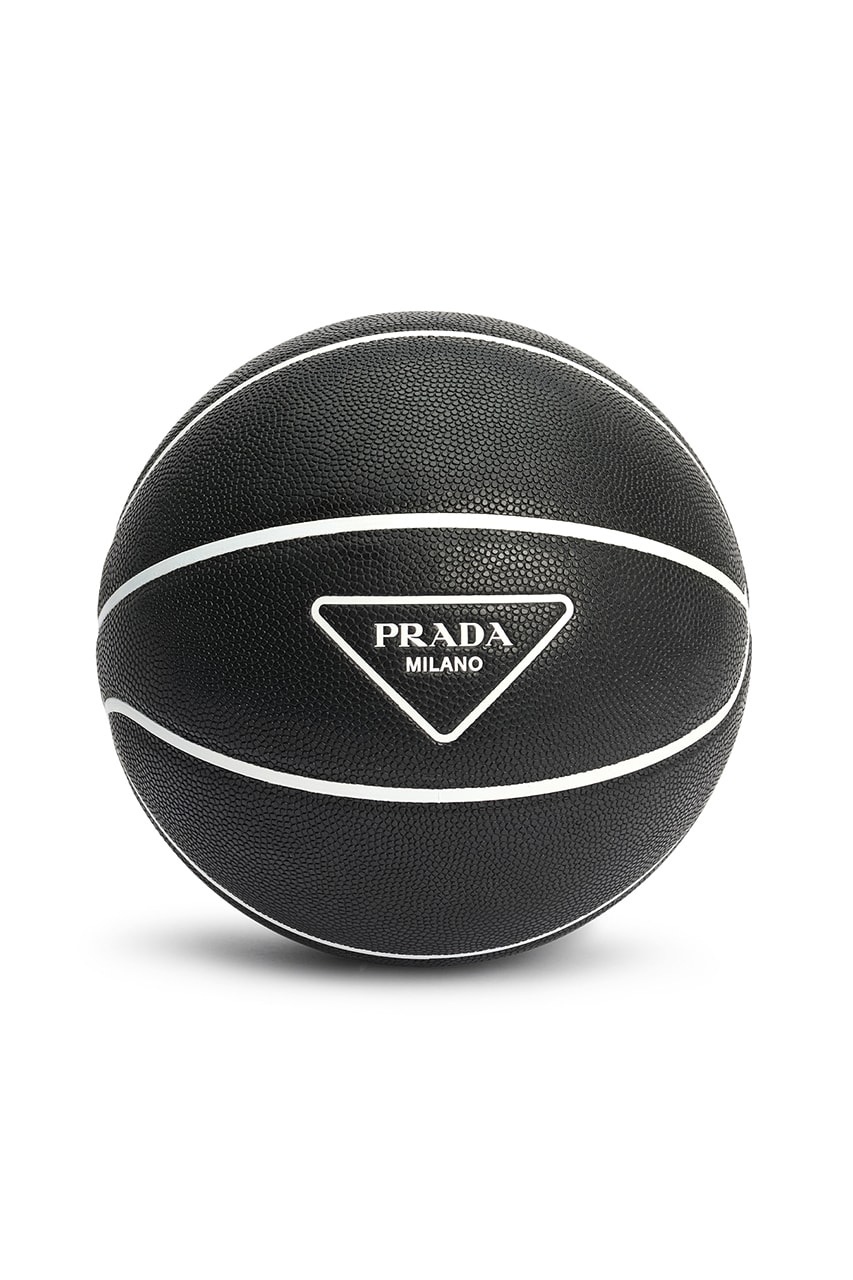 プラダから高級感溢れるラバー製バスケットボールが登場 Prada Black Rubber Saffiano Leather Basketball Raf Simons Miuccia Prada Très Bien Sports Sporting Accessories Holder 