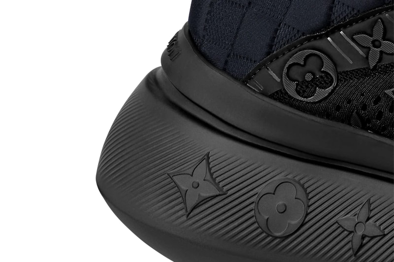 ルイ・ヴィトンからトレイルランニングシューズのような新作が登場 Louis Vuitton Show Up Trainers LVM Sneakers White Black Colorway Luxury High-Fashion Monogram Flowers Damier Patterns Knit Upper Rubber Outsole Lightweight 