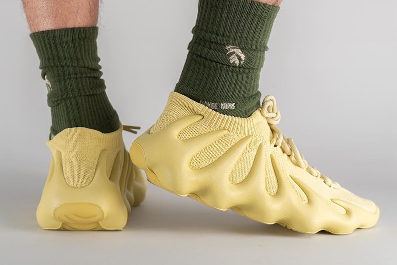 アディダス+イージーからイージー450の新色モデルが登場 adidas yeezy 450 sulfur release date info store list buying guide photos price 