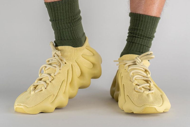 アディダス+イージーからイージー450の新色モデルが登場 adidas yeezy 450 sulfur release date info store list buying guide photos price 