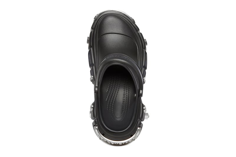 バレンシアガ x クロックスから超極厚ソールの新作サンダル HardCrocs ™が登場 Balenciaga HardCrocs ™ Sandal Black Rubber Spring Summer 2022 SS22 Runway Show Red Carpet Demna Gvasalia Elliot Page Footwear Grunge Release Information Pre-Order