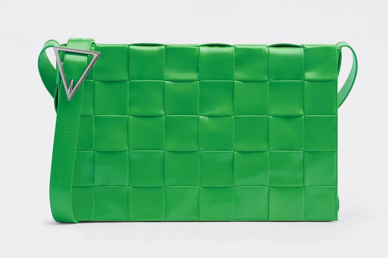 Bottega Veneta のカセットバックに新サイズが登場